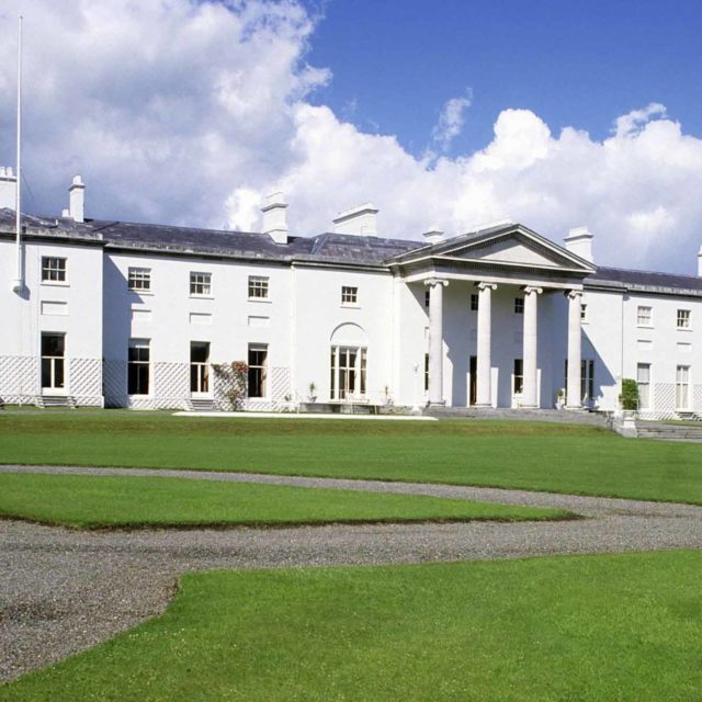 Turas as Gaeilge - Áras an Uachtaráin agus Gairdíní