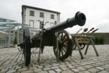 The cannon in the stable yard