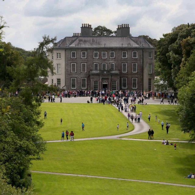 Cúirt agus Eastát Dhún ar Aill