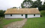 Front facing view of Dwyer McAllister Cottage