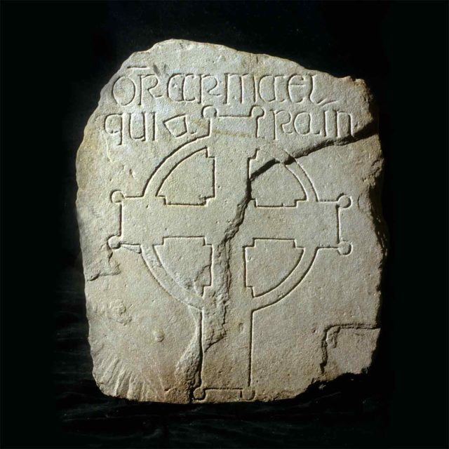Lápida original de Clonmacnoise· heritageireland.ie