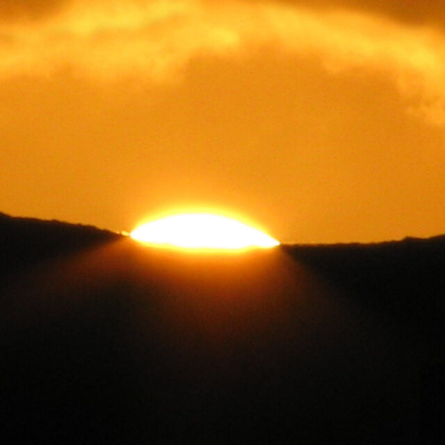 Sunrise at Tomb 51 – Listoghil