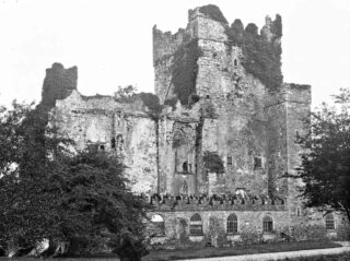 Image of Tintern Abbey taken in 1902.