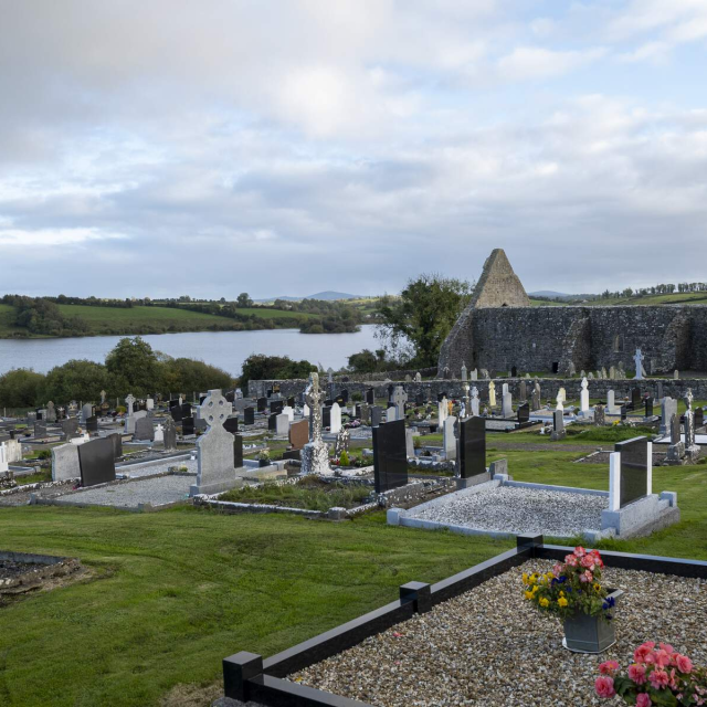 Mainistir agus Cloigtheach Dhroim Leathan
