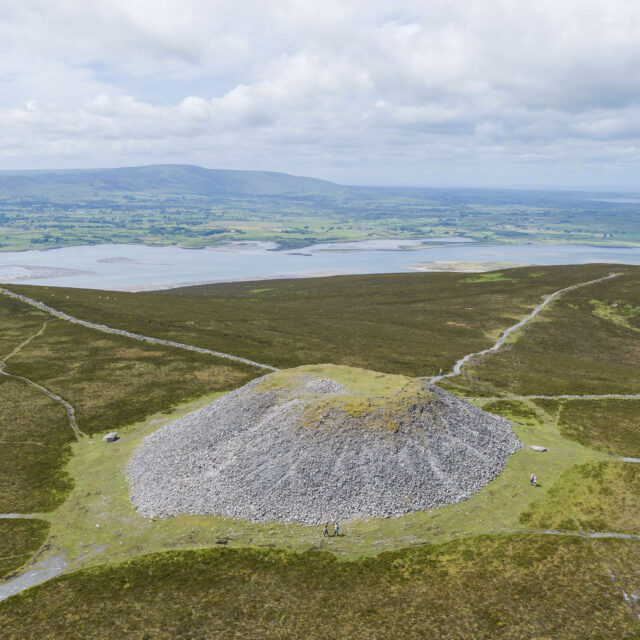 Cnoc na Riabh – Tuama Bhanríon Medb