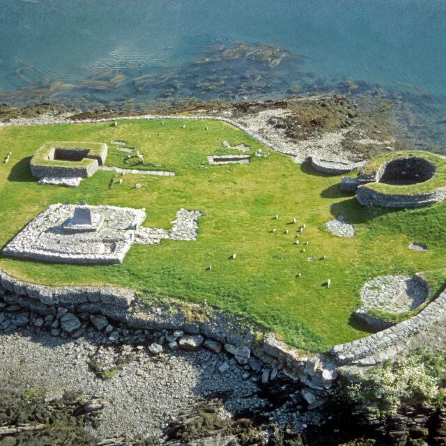 Mainistir Oileán Lócháin