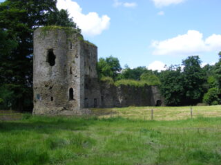 closer view of the rounded section of the castle within the empty surrounding field