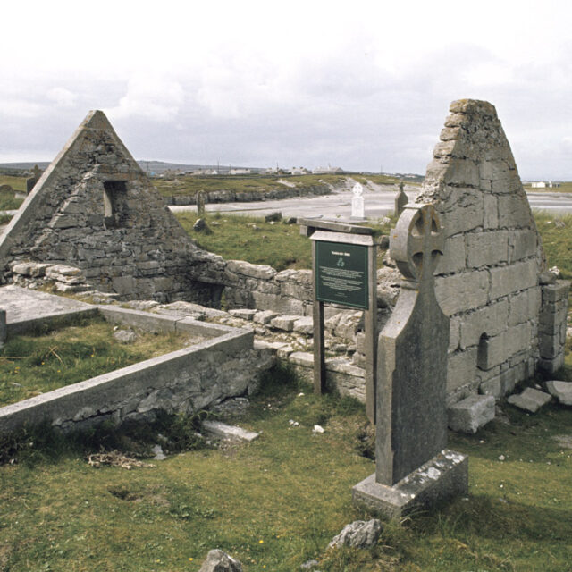 Teaghlach Éinne