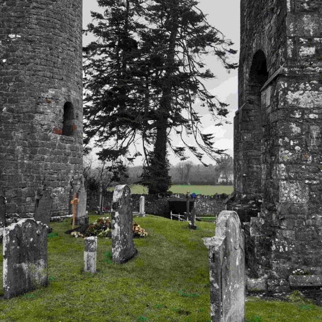 Cloigtheach agus Séipéal Dhomhnach Mór