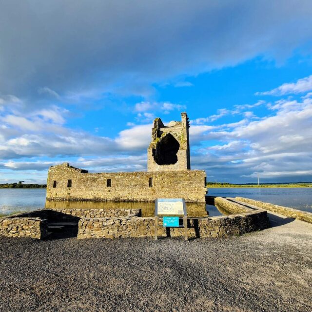 Caisleán Charraig an Phoill