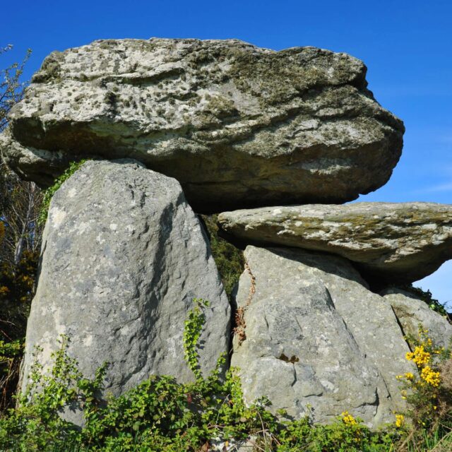Dolmain Ursanach an Chnoicín