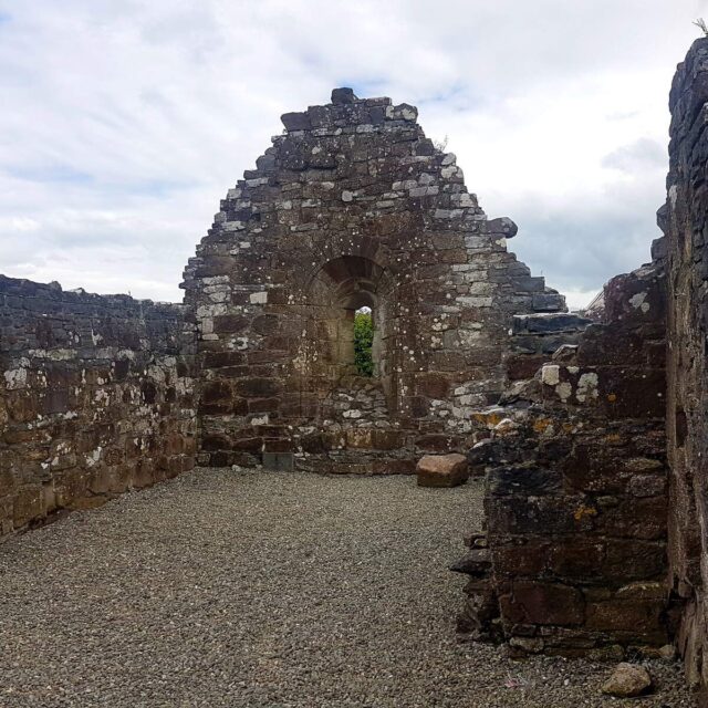 Séipéal agus Cloch Oghaim Ráth Teas