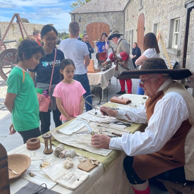 Stair Bheo:-Ag tabhairt an 17ú haois chun beatha - Dé Domhnaigh, 23 Lúnasa