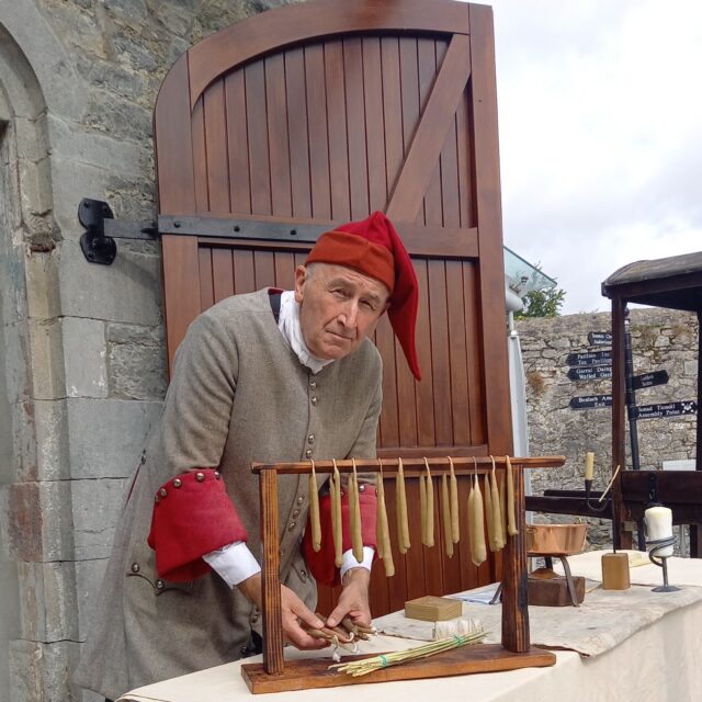 Stair Bheo:-Ag tabhairt an 17ú haois chun beatha - Dé Luain, 1 Meitheamh 2026