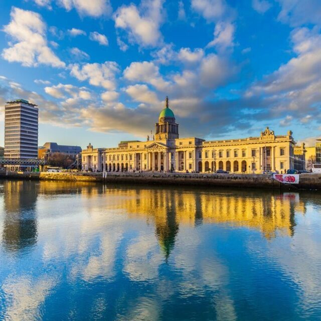 Turas Cásca do Pháistí ar Ionad Cuairteoirí Theach an Chustaim