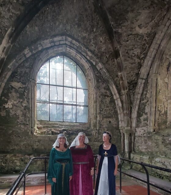 Free Guided Tours by Guides in 12th Century Style Dress