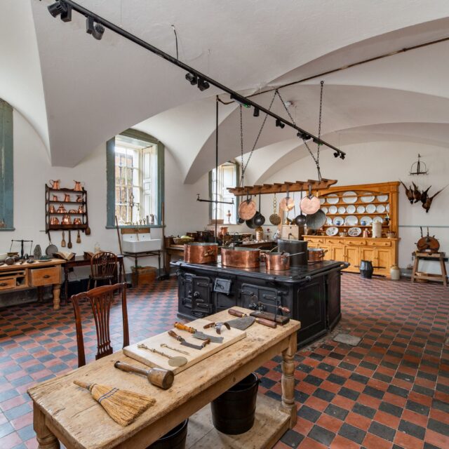 Emo Court – Behind The Kitchen Door